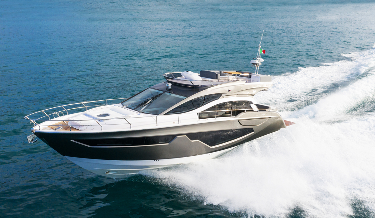 Sessa Fly 54 under way