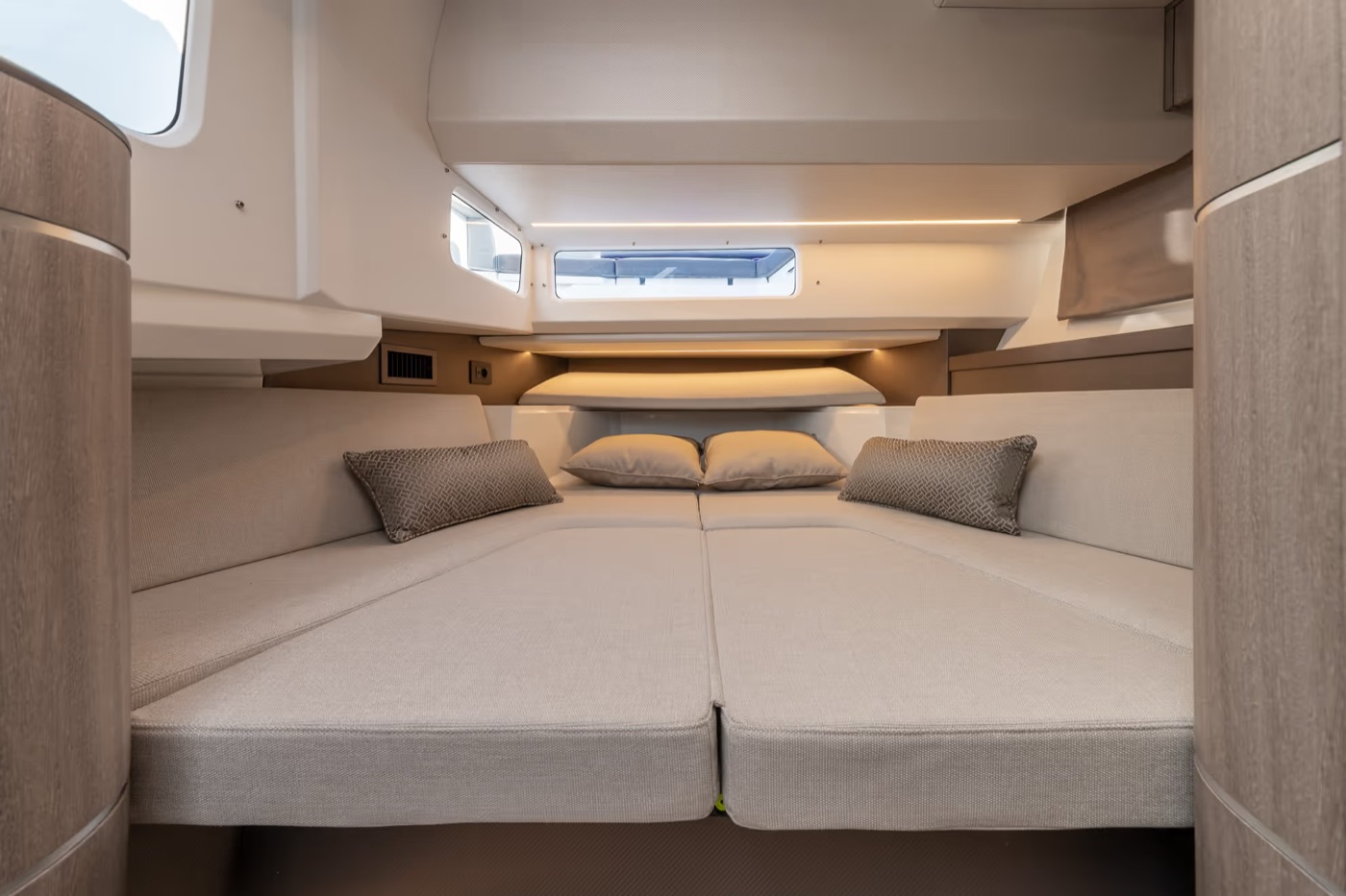 335 GTO forward cabin berth