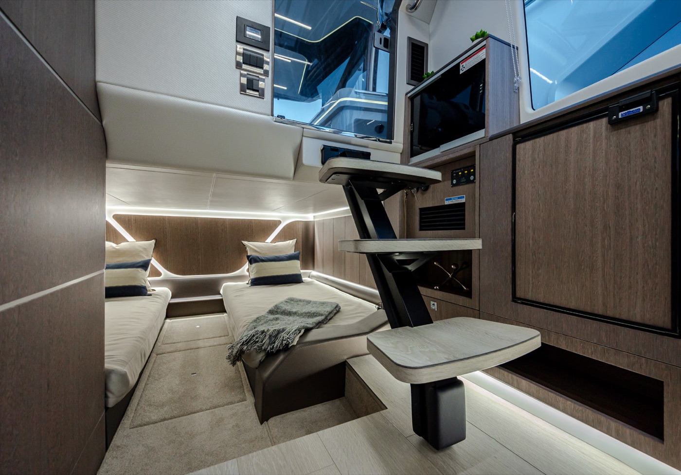375 GTO guest cabin twin berths and folding ladder