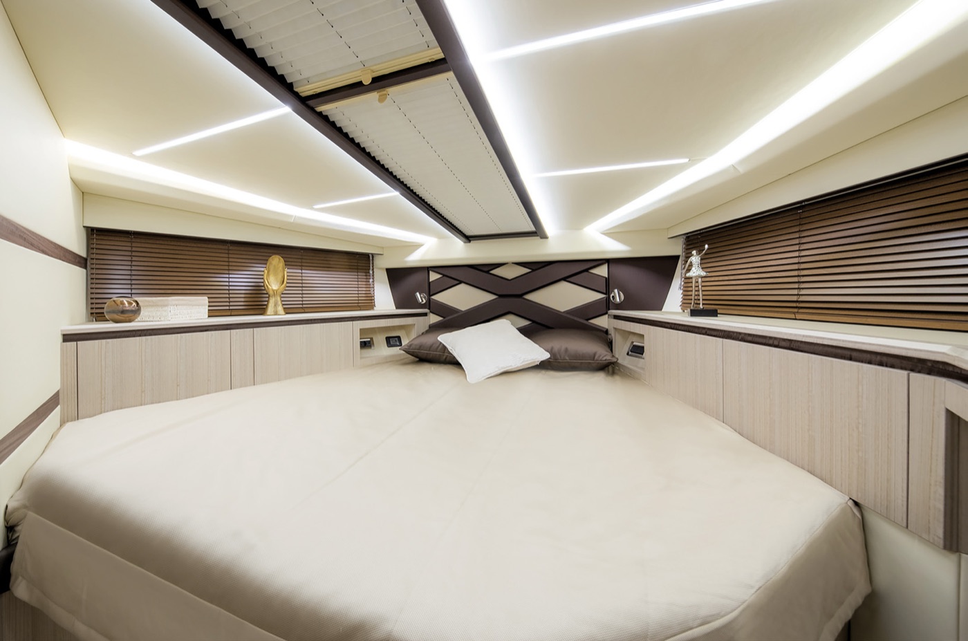 405 HTS owner cabin with double berth