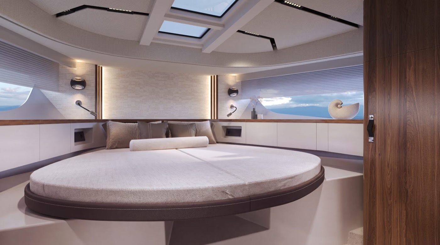420 FLY forward guest cabin