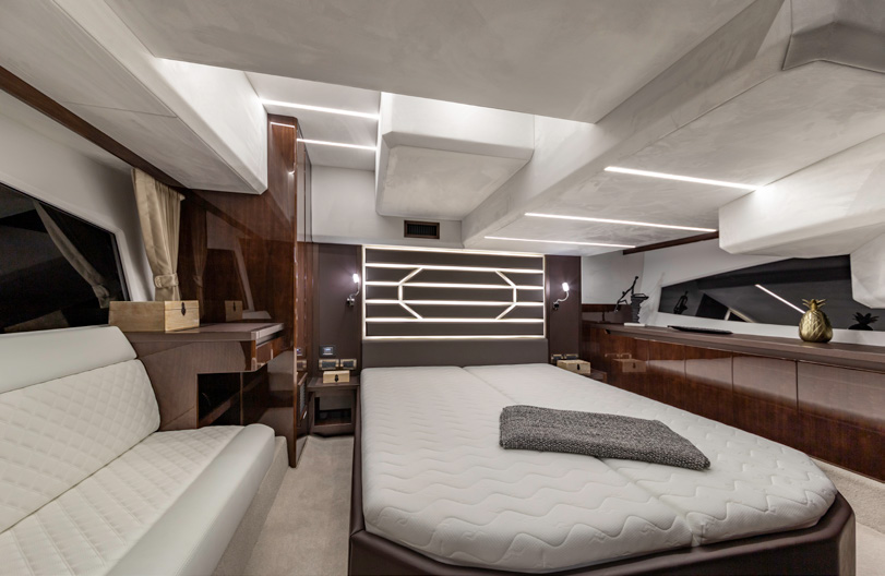 425 HTS master cabin