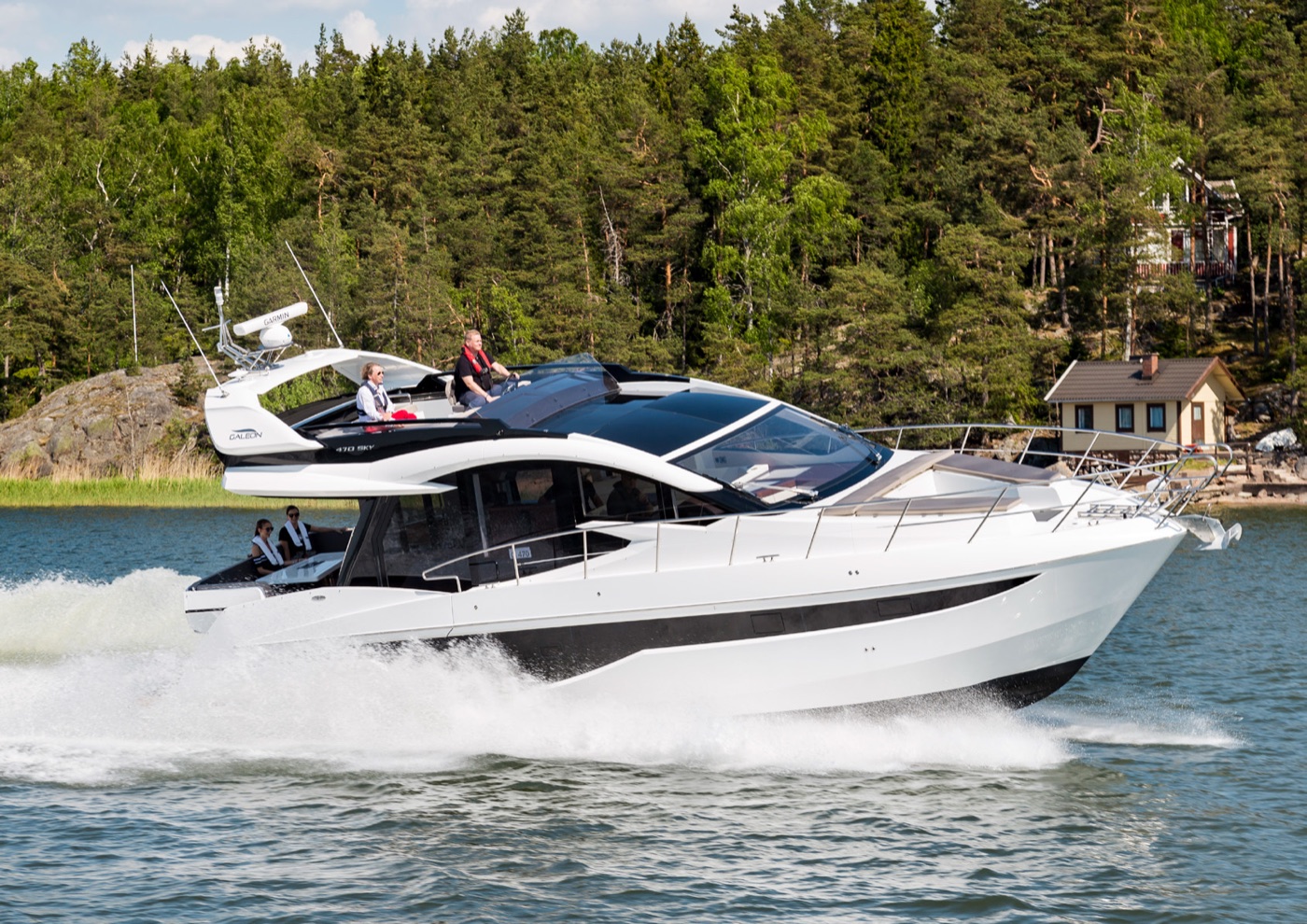 470 SKY cruising along the coast with guests on the flybridge
