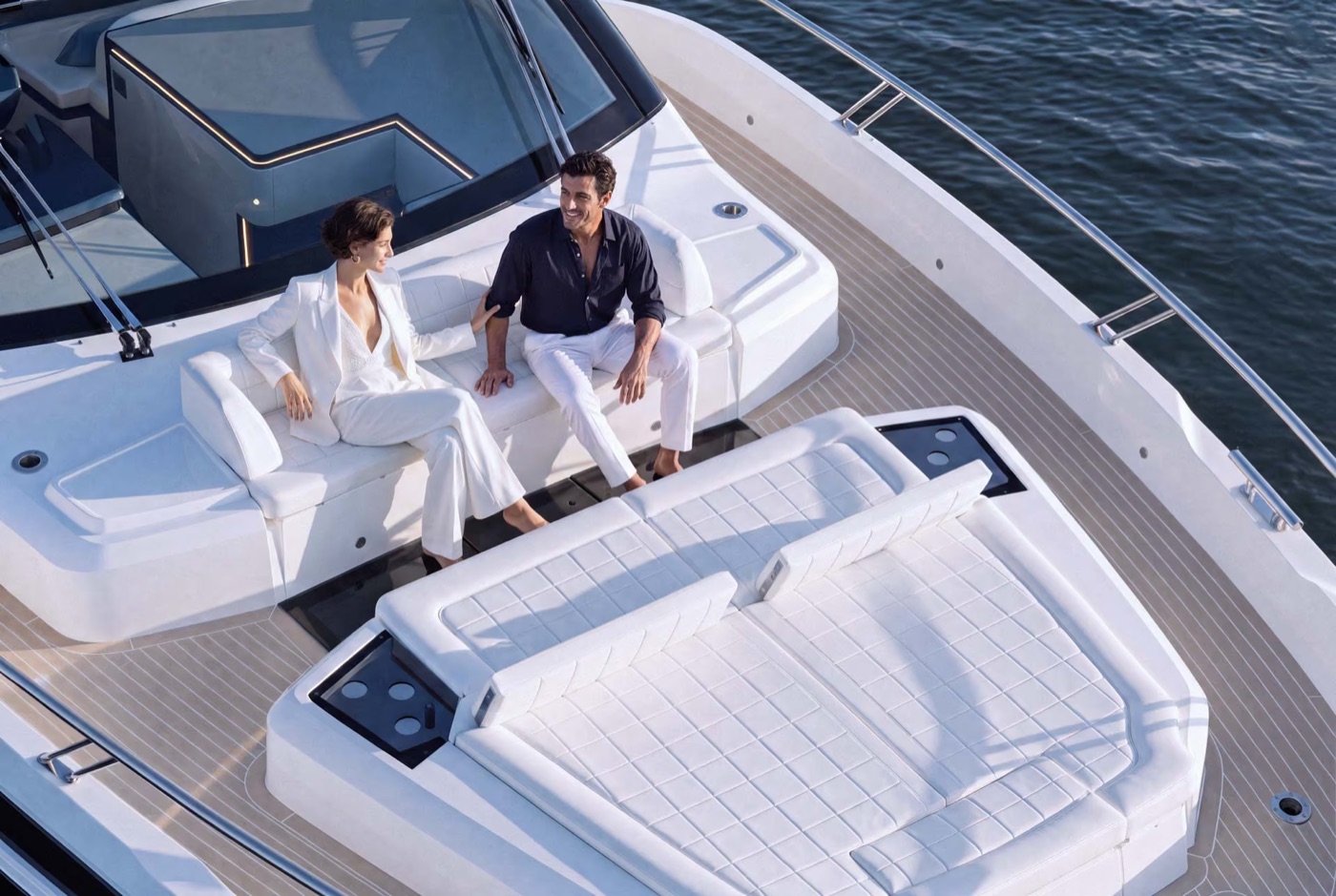 570 SKY foredeck lounge