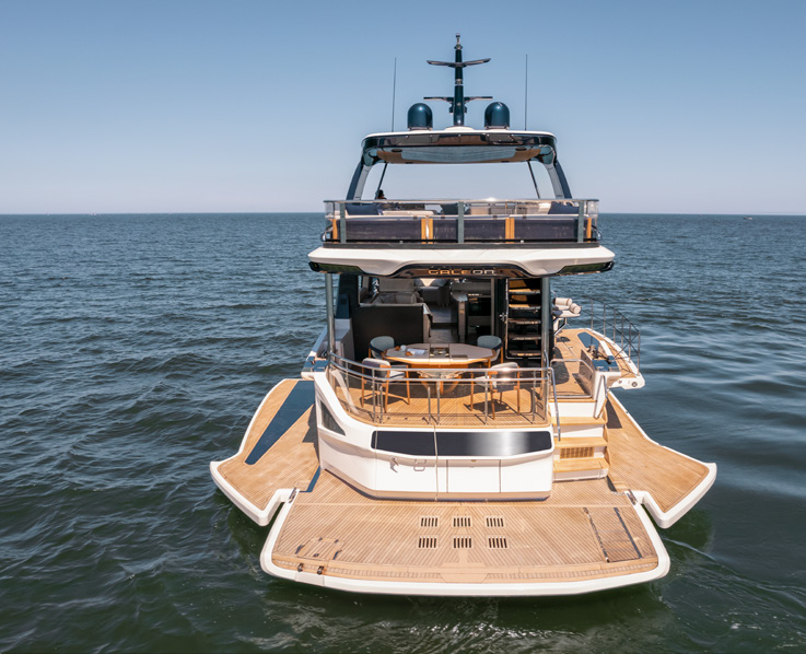 620 FLY stern view with both Beach Mode balconies open