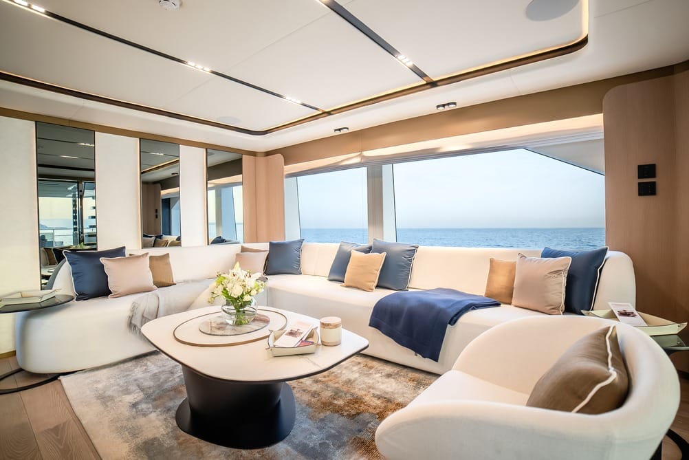 Majesty 112 sky lounge