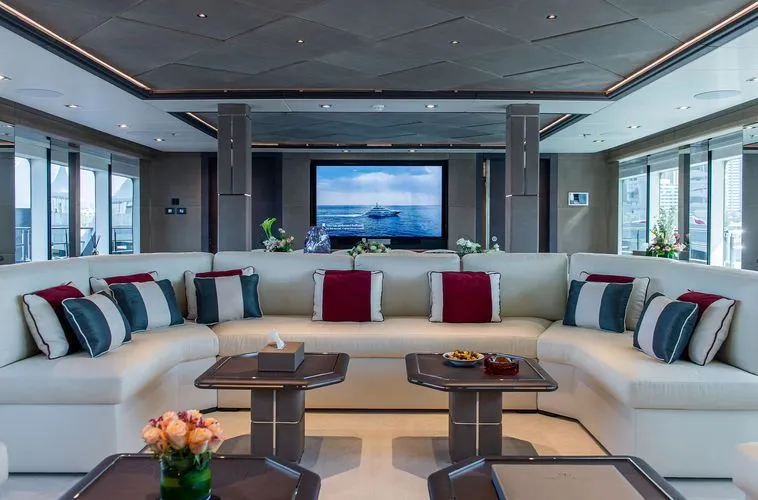 Majesty 175 main saloon