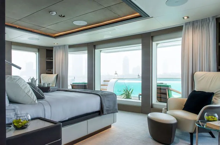 Majesty 175 owner's stateroom