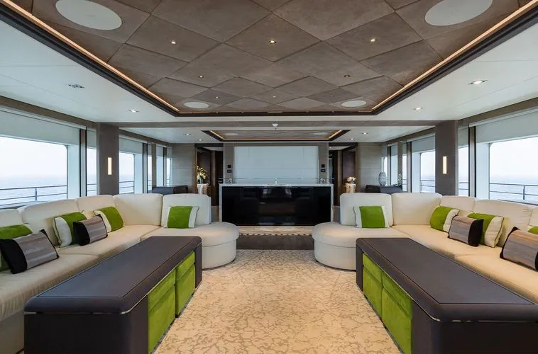 Majesty 175 upper saloon