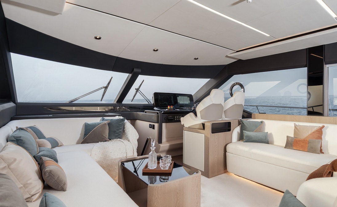 Majesty 60 saloon with panoramic windows