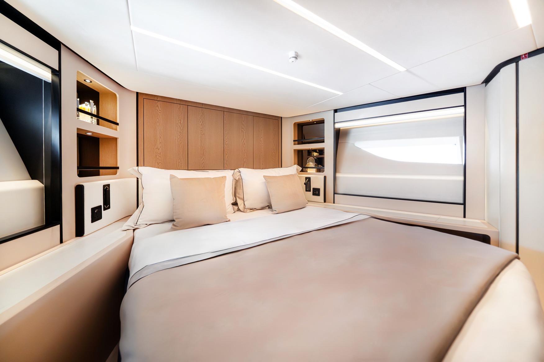 Majesty 60 VIP cabin