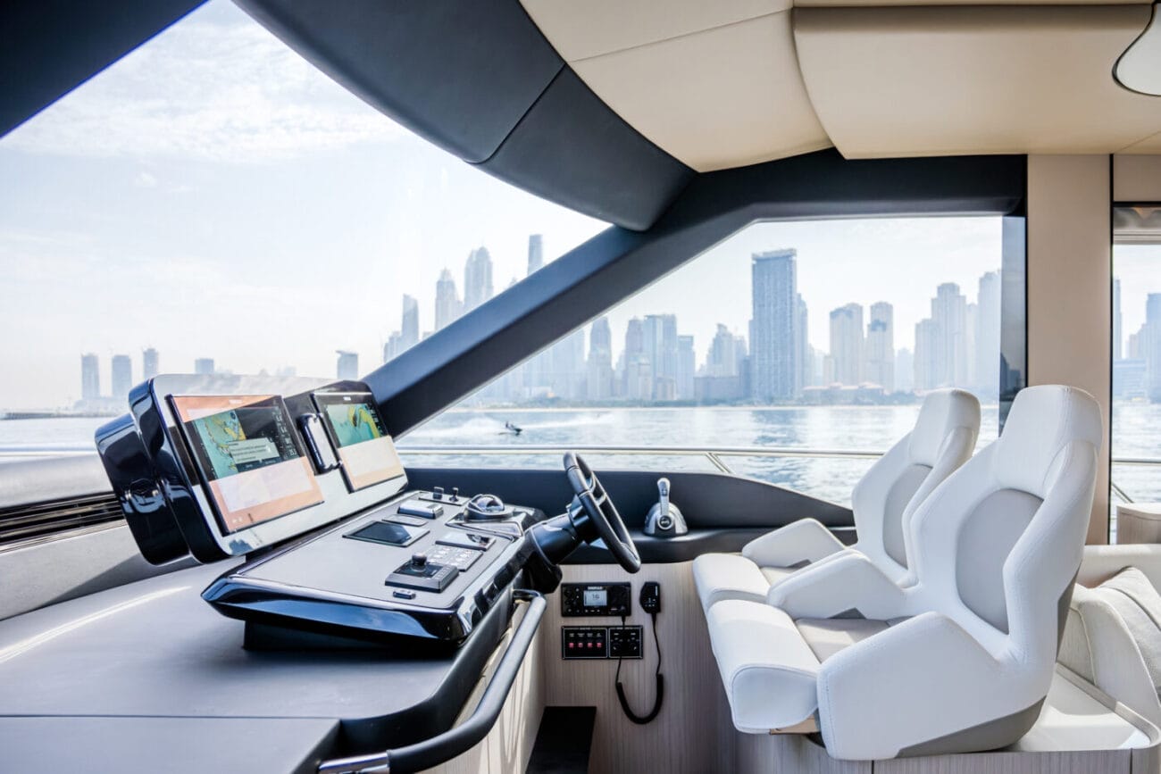 Majesty 65 helm station