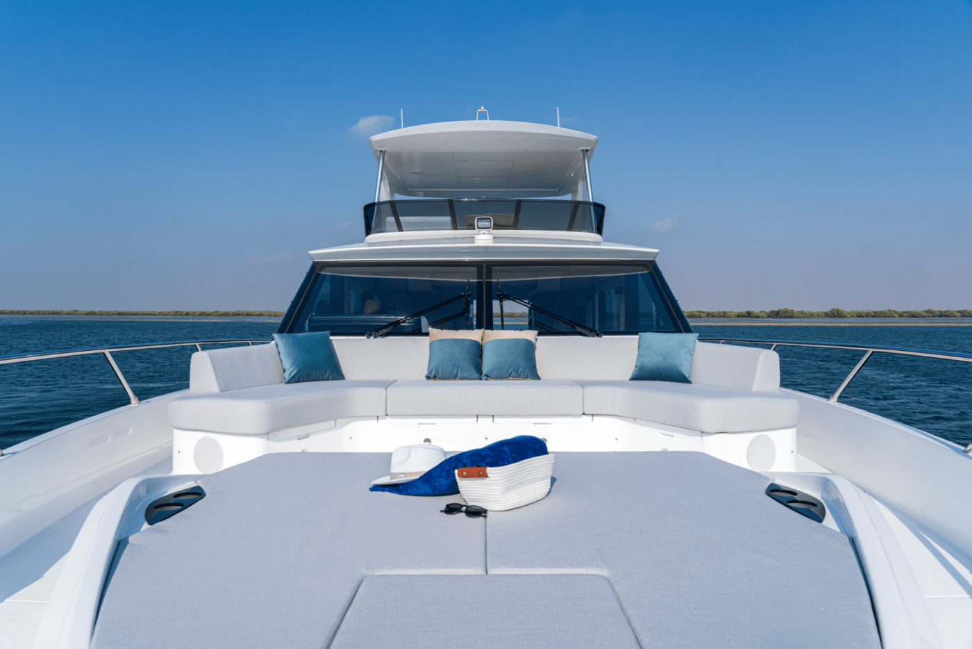 Majesty 65 forward sun deck