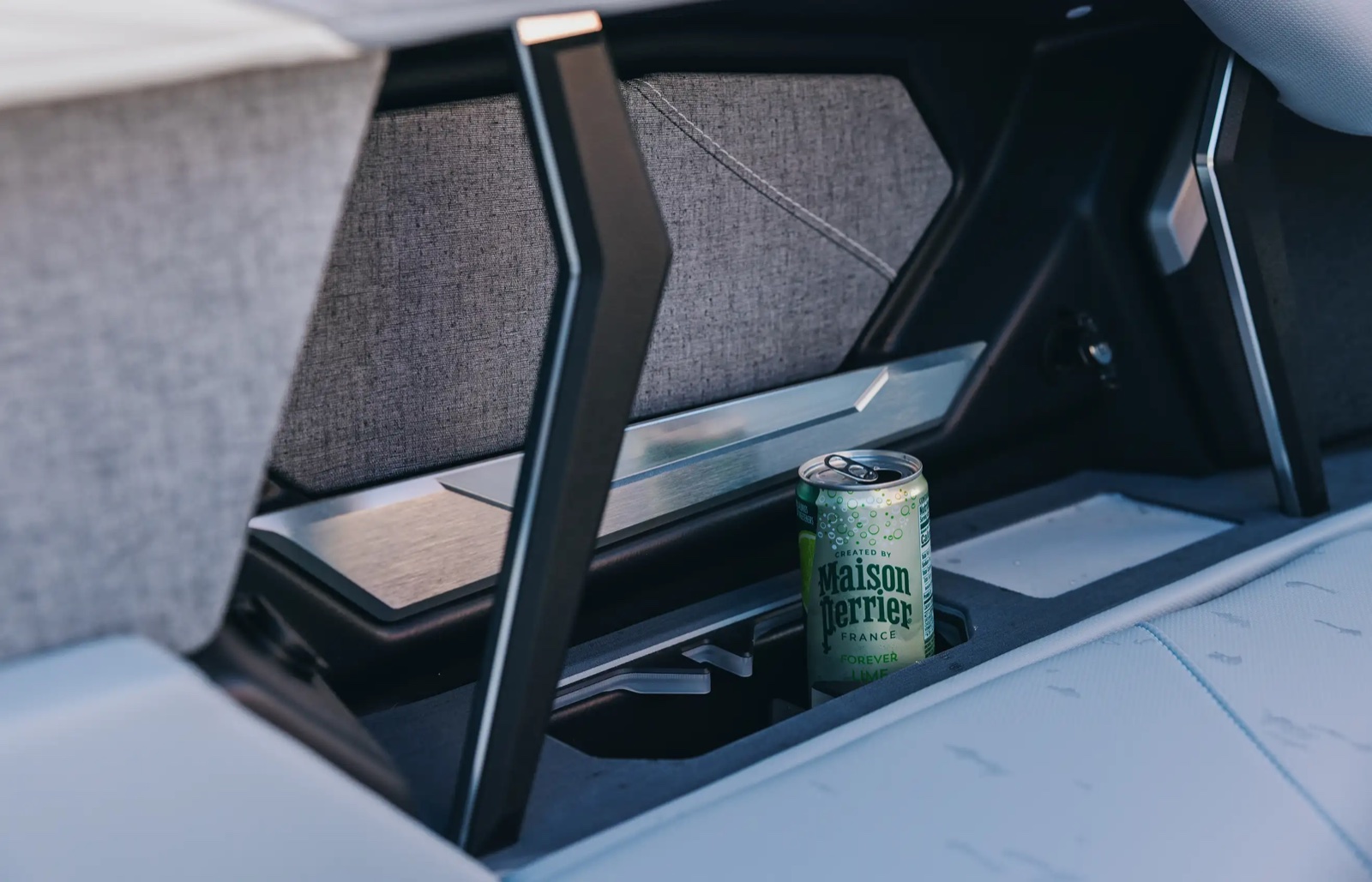 MasterCraft X23 deck flooring detail
