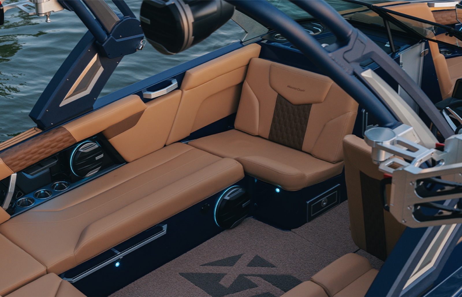 XT23 L-shaped wrap-around cockpit seating