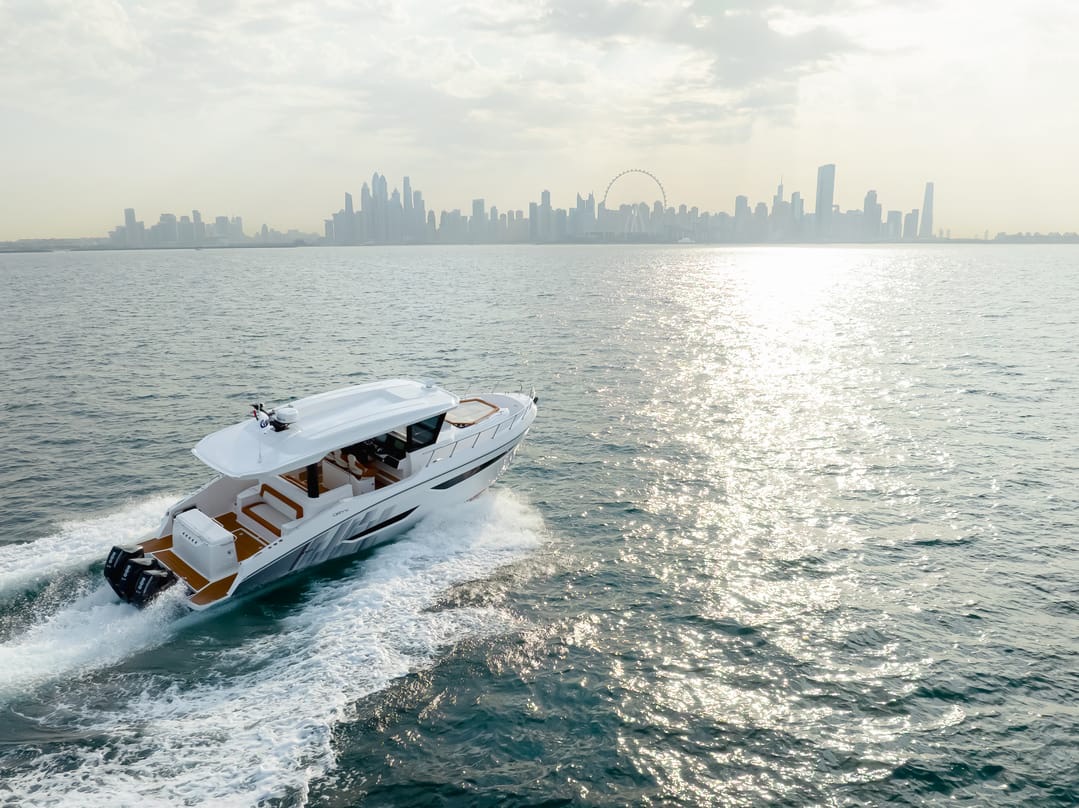 Oryx 37FX — Aerial view under way, Dubai skyline and Ain Dubai on the horizon