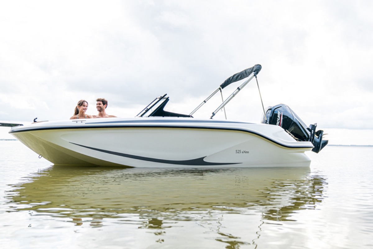 Quicksilver 525 aXess 側面線條