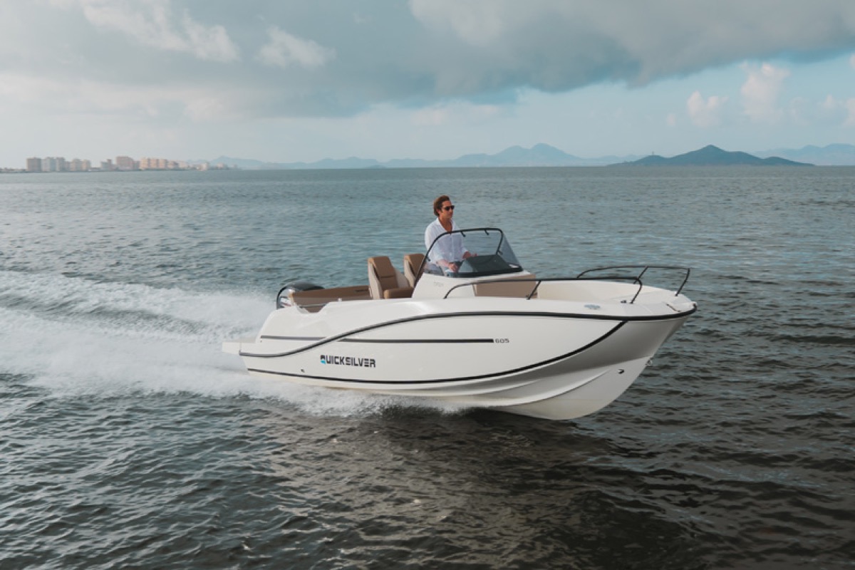 605 Open cruising on open water
