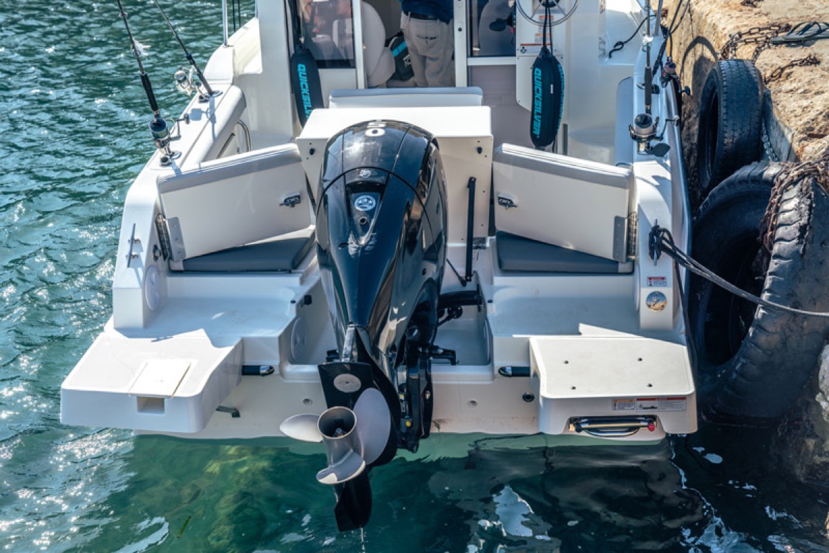 625 Pilothouse stern engine detail