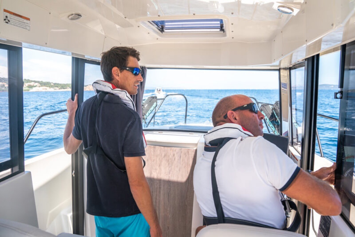 705 Pilothouse pilothouse interior