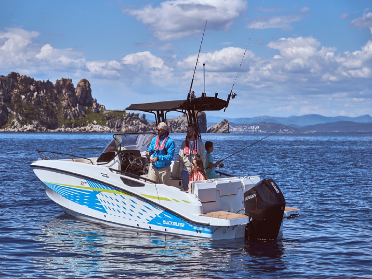 805 Open fishing and family cruising
