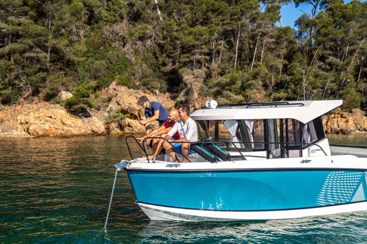 805 Pilothouse bow fishing area