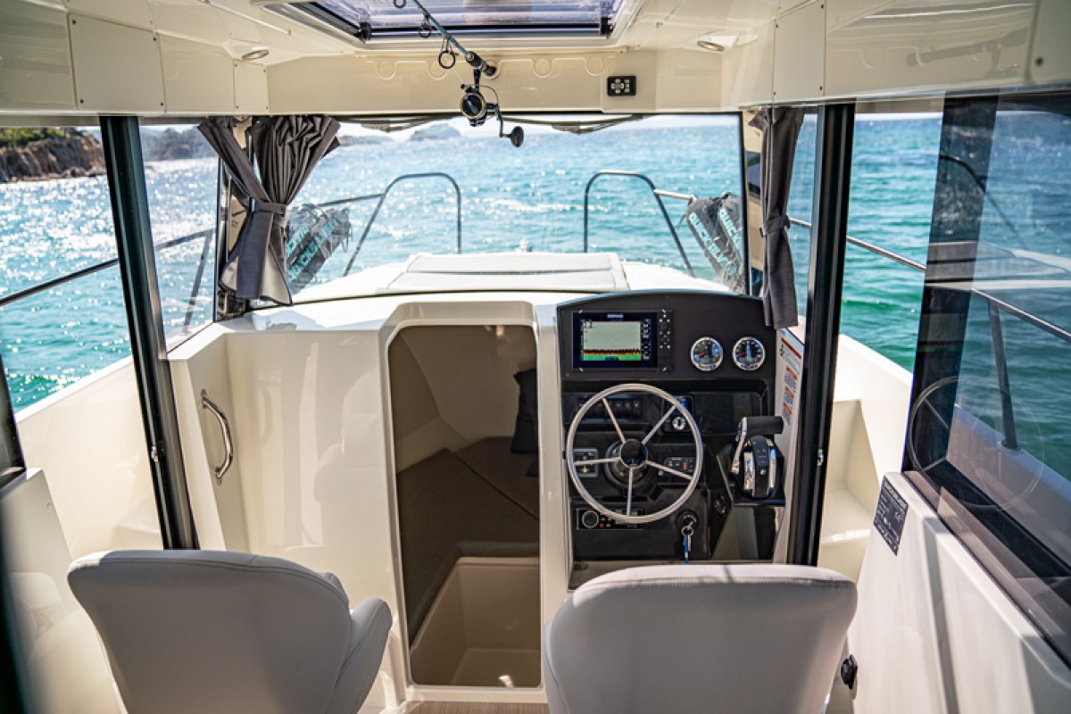 805 Pilothouse helm station