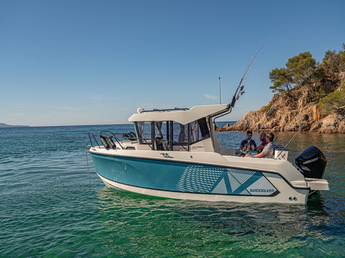 805 Pilothouse fishing and cruising