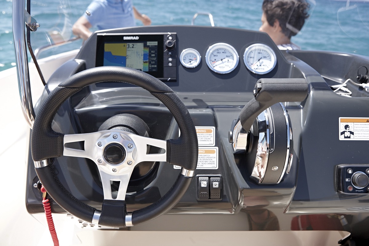 Activ 455 Open helm with Simrad navigation