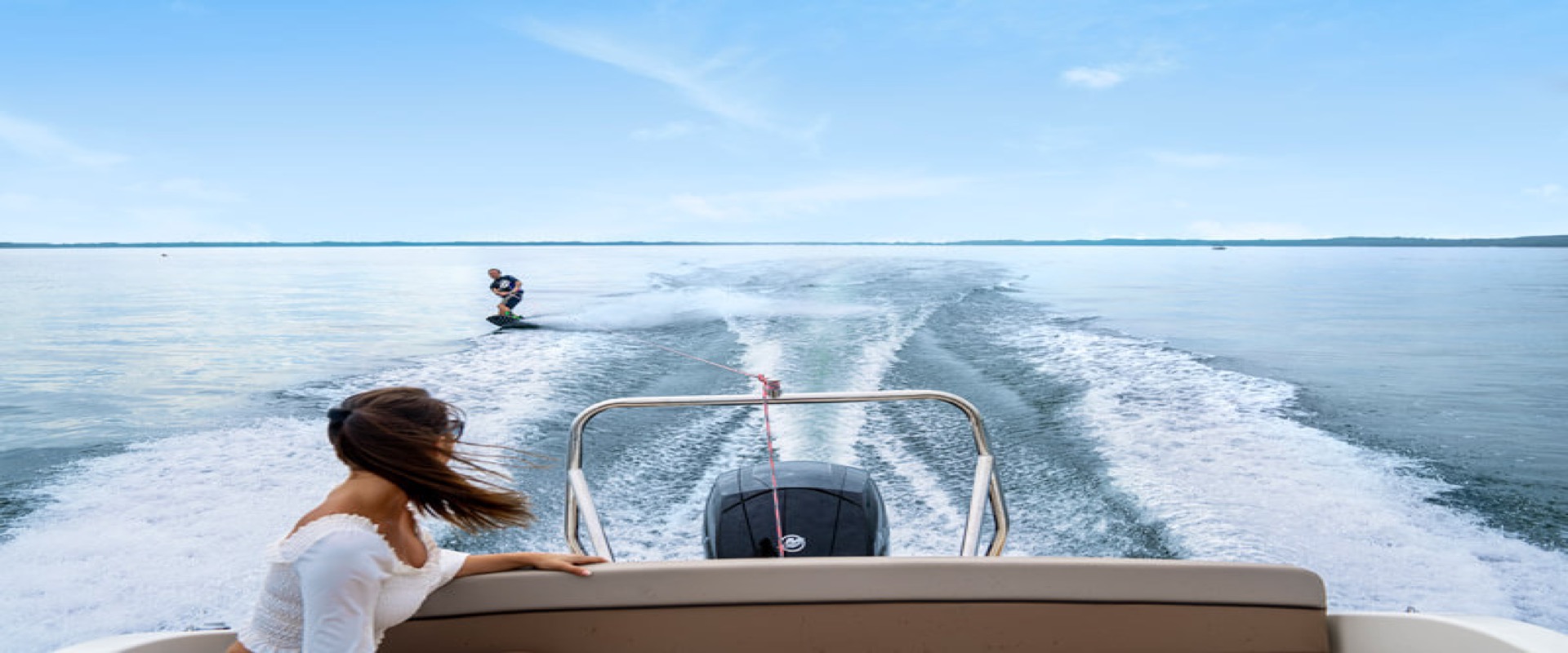 Activ 605 Cruiser wakeboarding