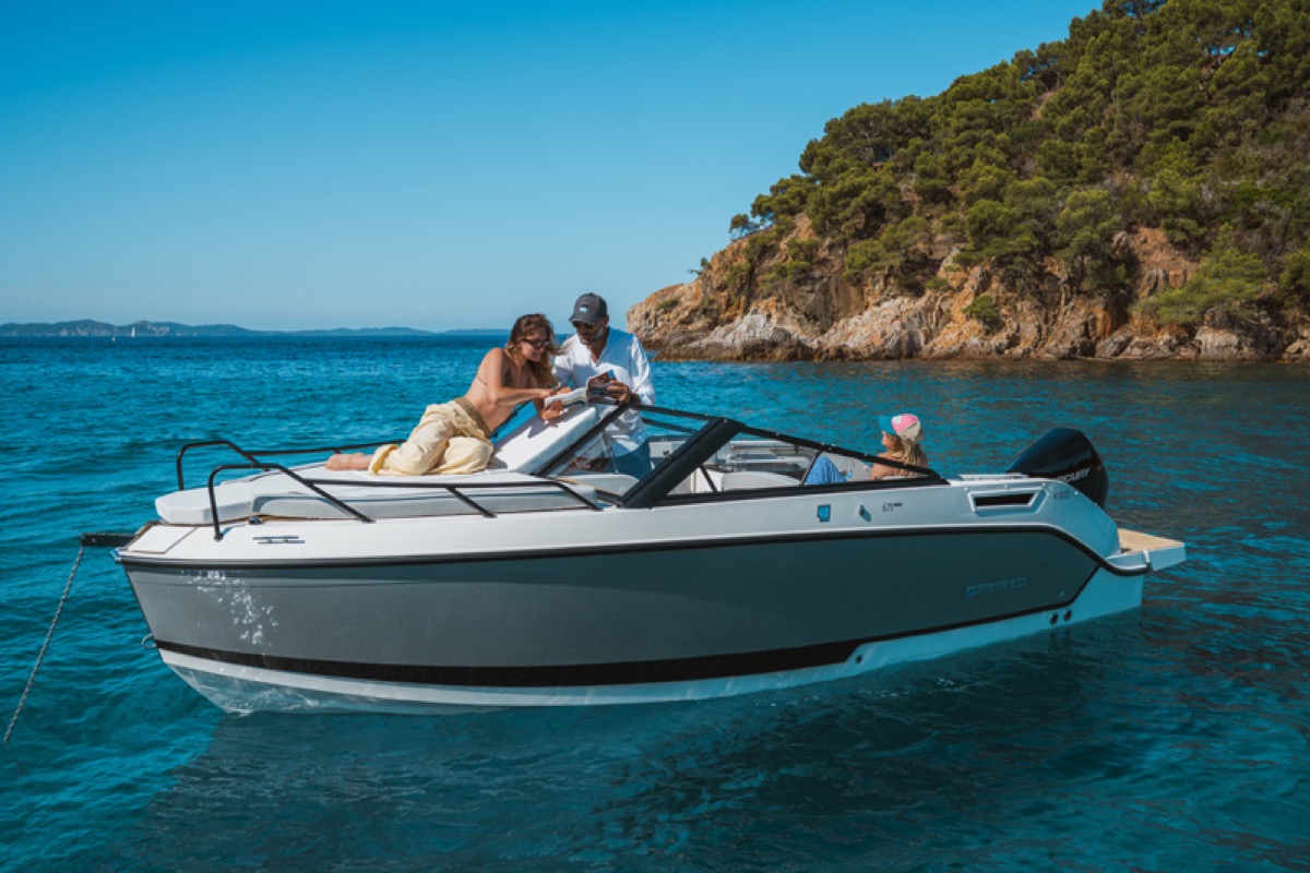 Activ 675 Cruiser 船侧轮廓
