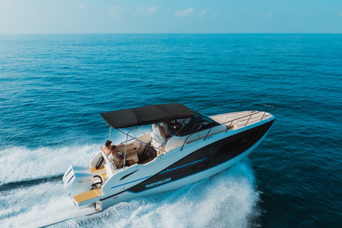875 Sundeck 航拍視角,劈波斬浪的高速航行姿態
