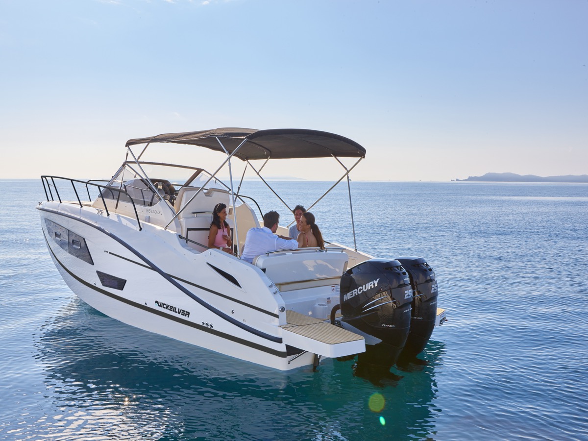 875 Sundeck 後甲板社交區——陽光、海水與歡笑的中心