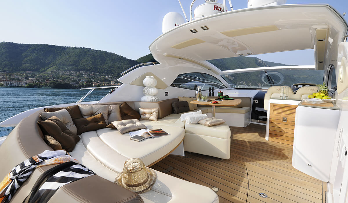 C44 curved cockpit settee