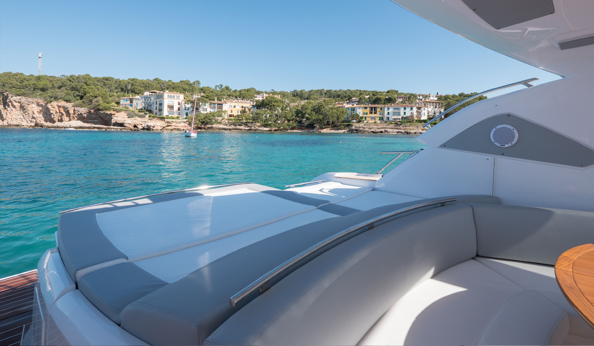 C44 aft sunpad