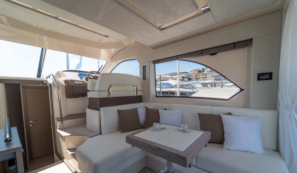 Fly 42 — Salon lounge with forward helm seat