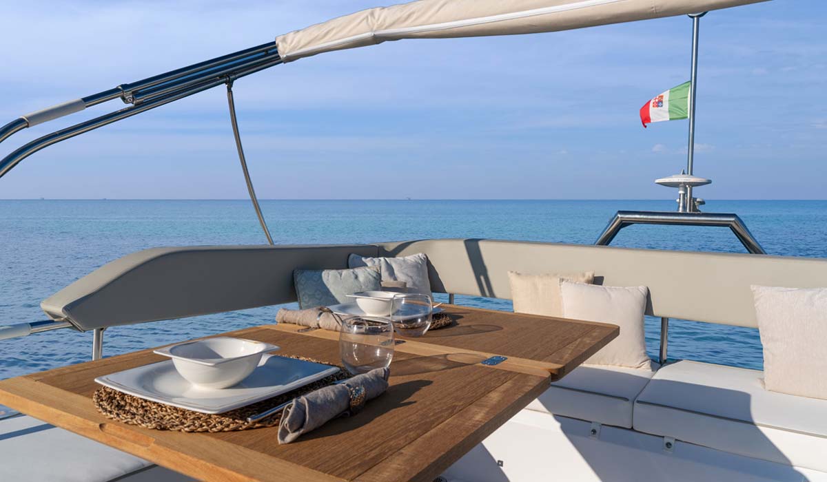 Fly 42 flybridge dining area with Italian ensign