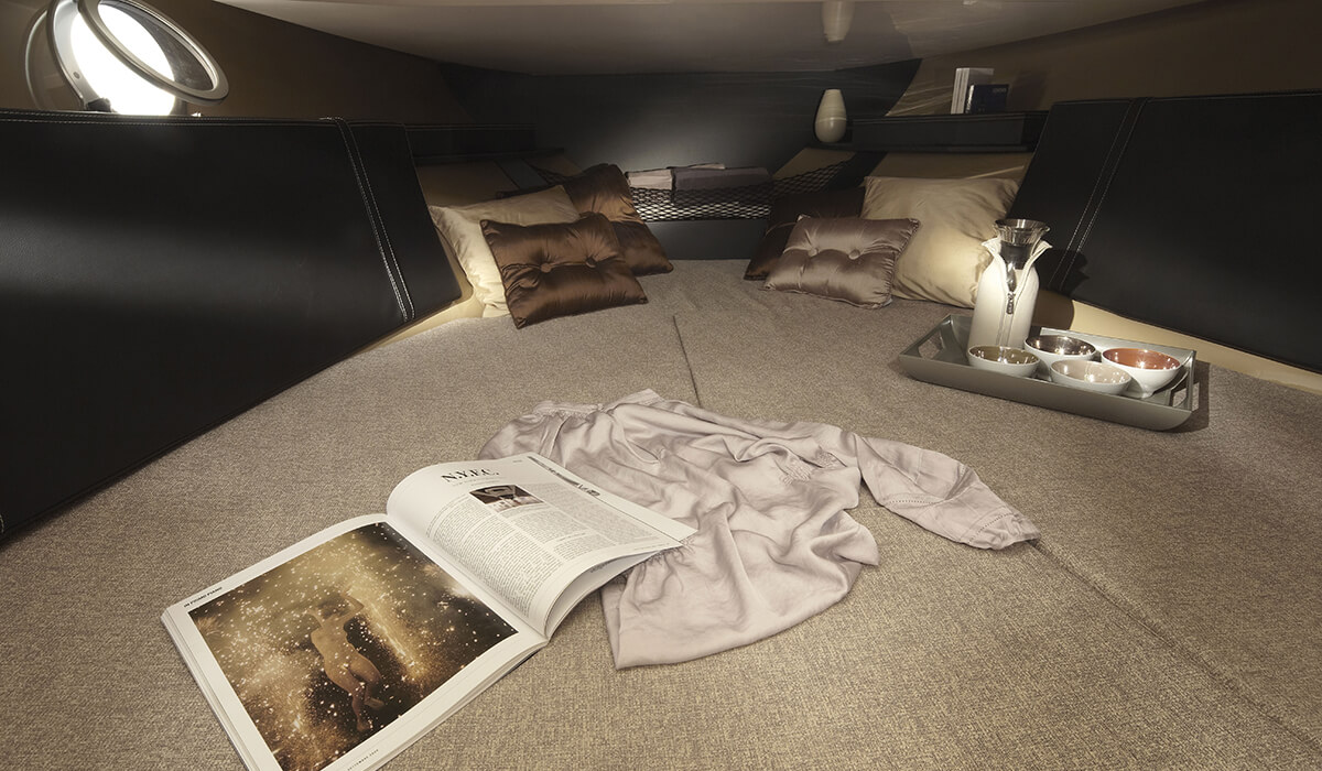 Key Largo 27 lower-deck cabin double berth