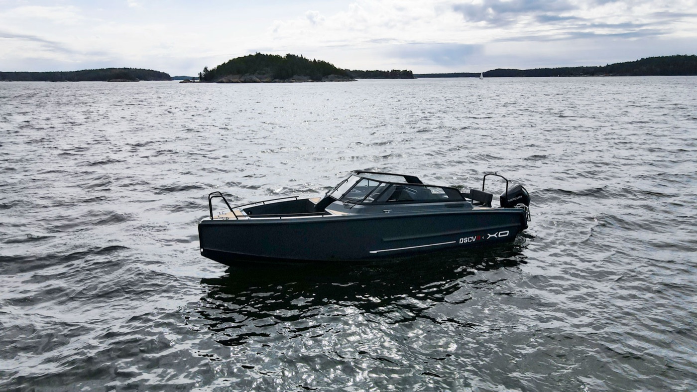 DSCVR 9 Open at rest in archipelago waters